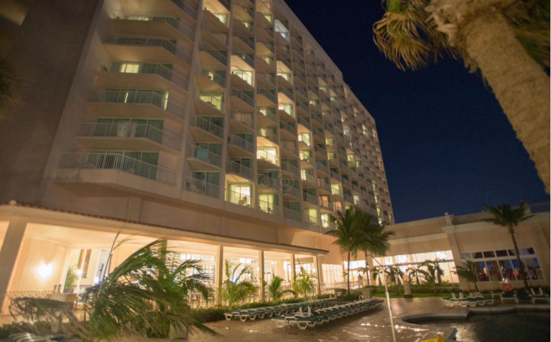 Riu Palace Paradise Island (Adults Only) Creek Village Buitenkant foto