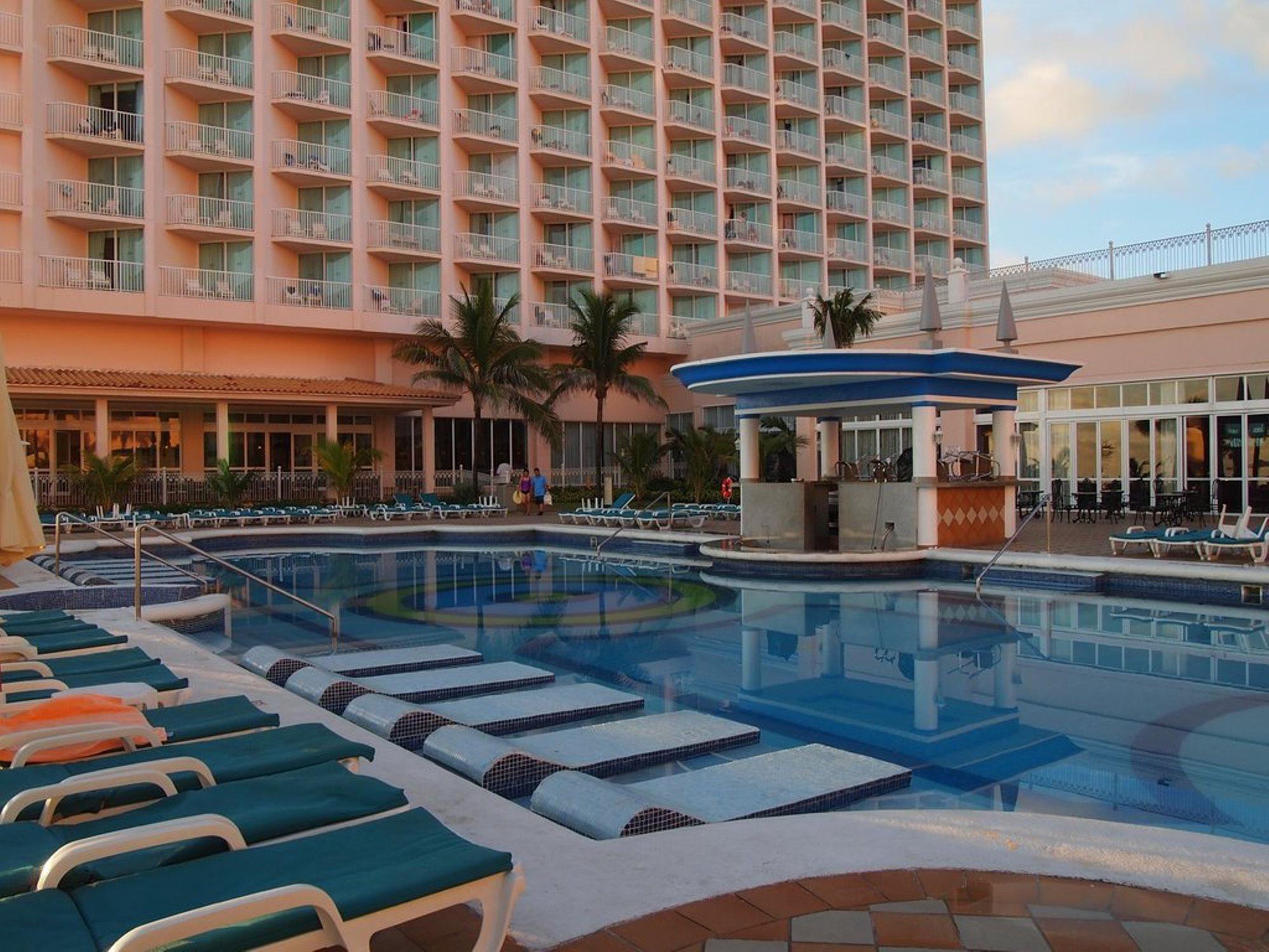 Riu Palace Paradise Island (Adults Only) Creek Village Buitenkant foto